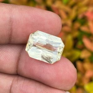 Yellow sapphire - 12 carats