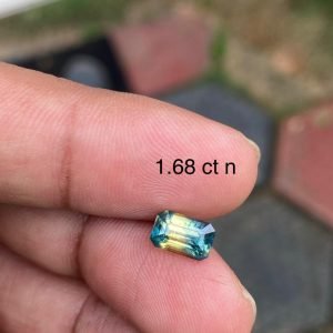 Bicolor Sapphire - 1.68 carats