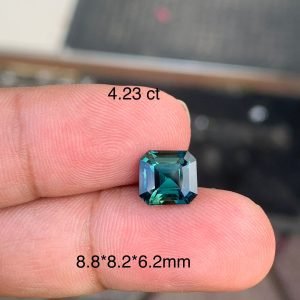 Green sapphire - 4.23 ct